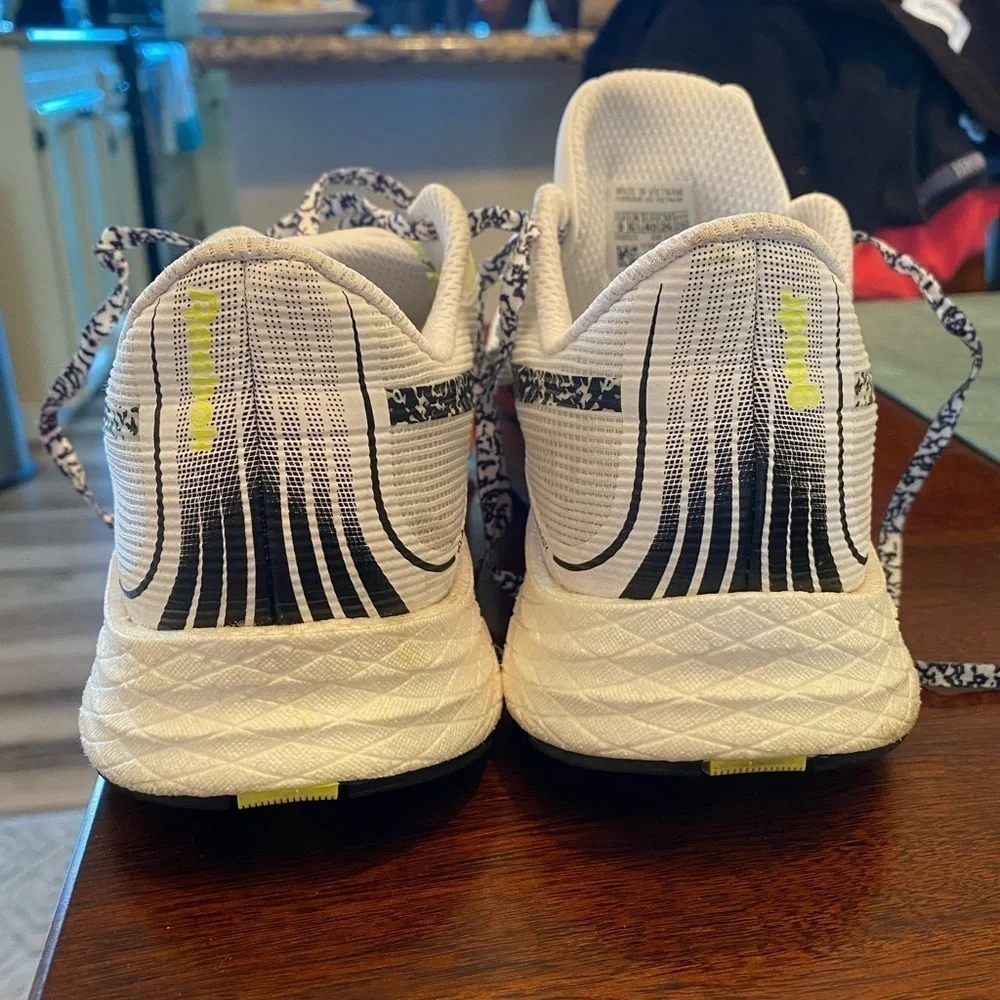 Reebok Goodr Floatride Energy3 Women’s running shoe w/bonus glasses SZ 9